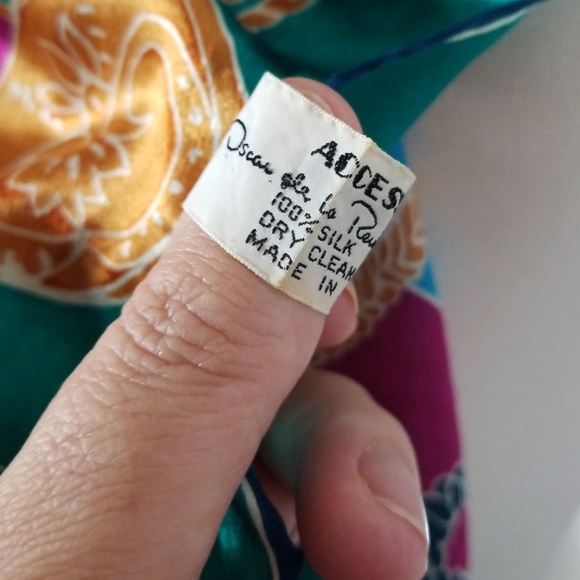 Vintage Oscar De La Renta silk scarf - Picture 3 of 6